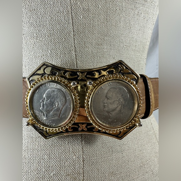 Vintage Eisenhower one dollar double coin buckle Justin black tan leather belt - Picture 6 of 10